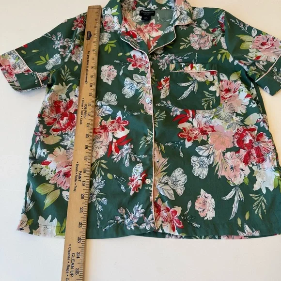 Women’s Spring Floral Green, Pink Pajama Shirt and Shorts Set, Lightweight, EUC - Picture 5 of 10